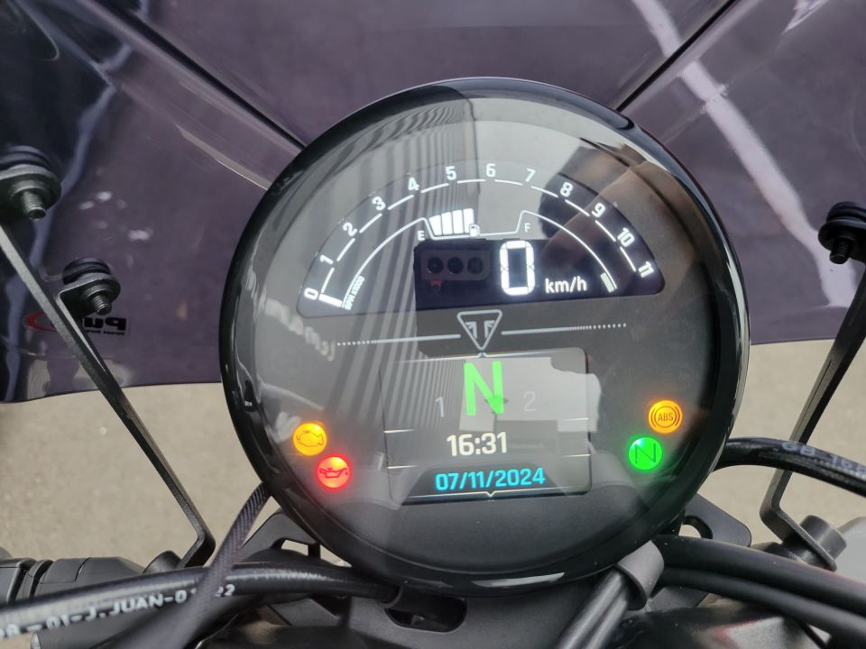 TRIUMPH TRIDENT 660 4