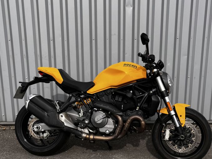 DUCATI MONSTER 821 4