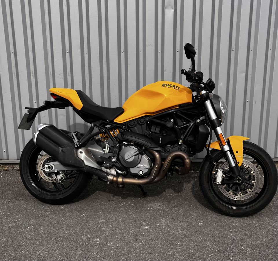 DUCATI MONSTER 821 4