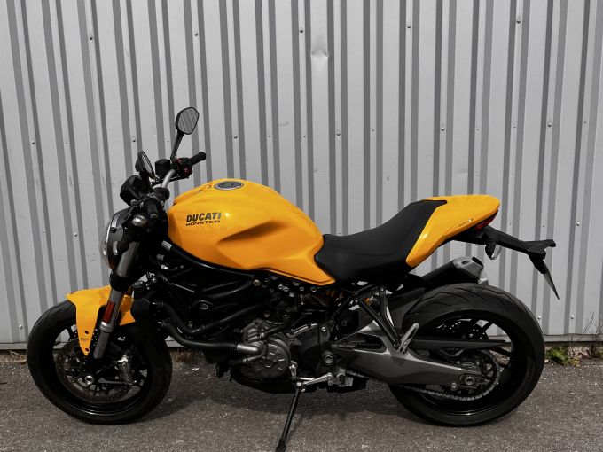 DUCATI MONSTER 821 4