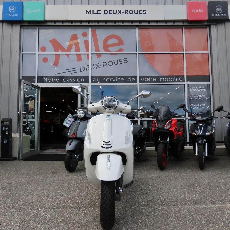 VESPA Vespa GTS Super 125 4