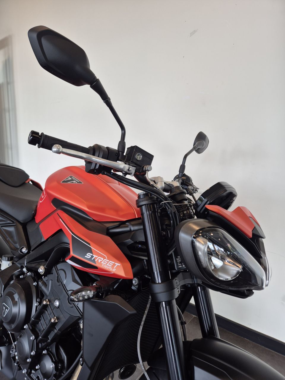 TRIUMPH STREET TRIPLE 765 R 4