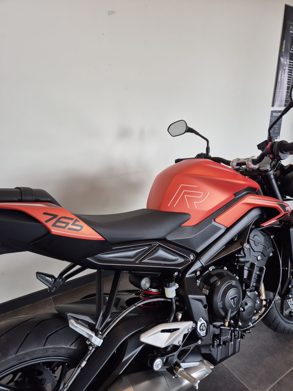 TRIUMPH STREET TRIPLE 765 R 4