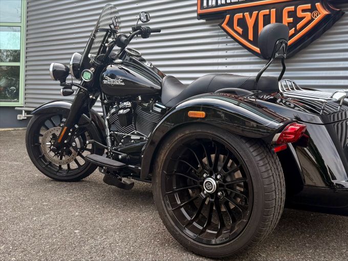 HARLEY-DAVIDSON TRIKE FREEWHEELER 1868 4