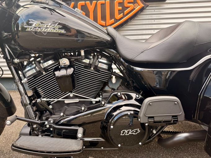 HARLEY-DAVIDSON TRIKE FREEWHEELER 1868 4