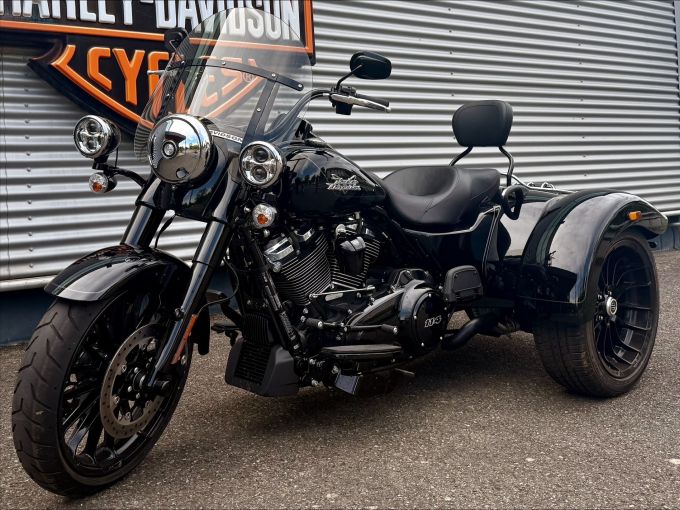 HARLEY-DAVIDSON TRIKE FREEWHEELER 1868 4