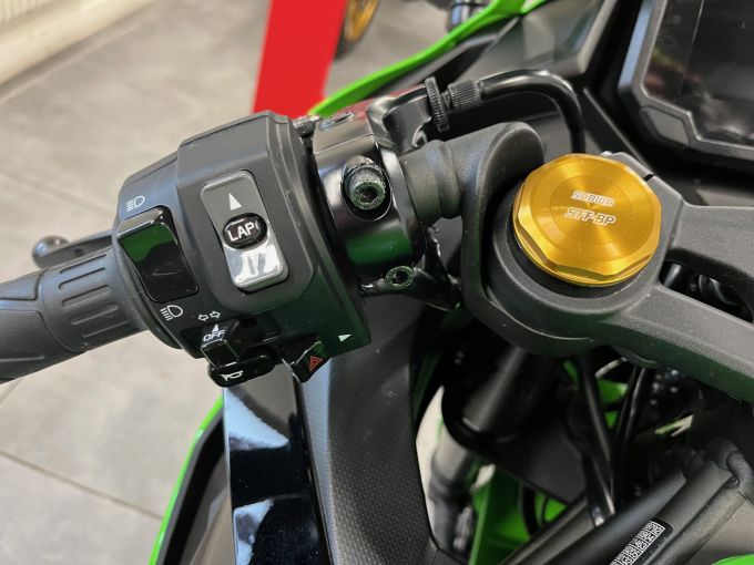 KAWASAKI Ninja ZX-4RR 4