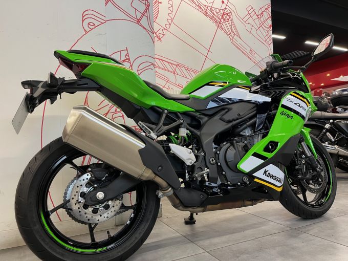 KAWASAKI Ninja ZX-4RR 4