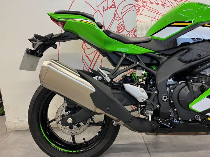 KAWASAKI Ninja ZX-4RR 4