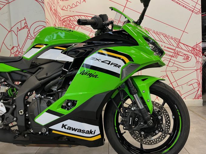 KAWASAKI Ninja ZX-4RR 4
