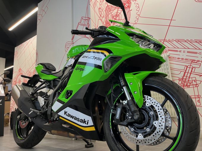 KAWASAKI Ninja ZX-4RR 4