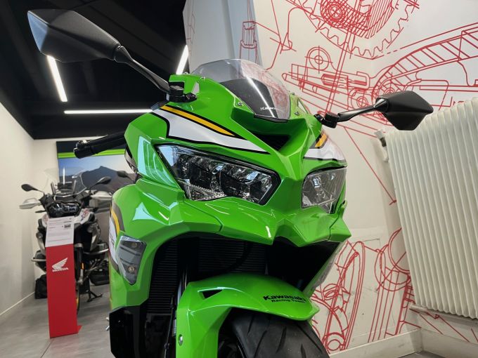 KAWASAKI Ninja ZX-4RR 4