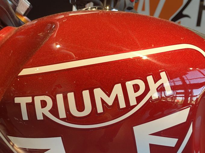 TRIUMPH SPEED 400 4