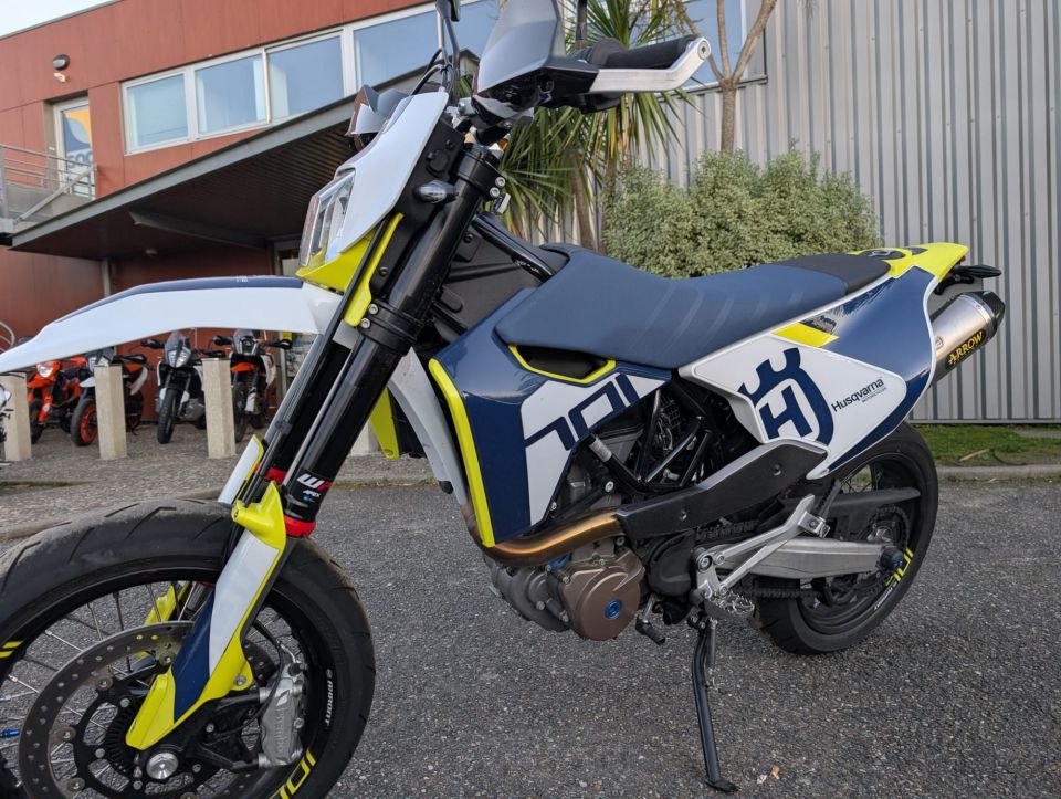 HUSQVARNA 701 SUPERMOTO 4