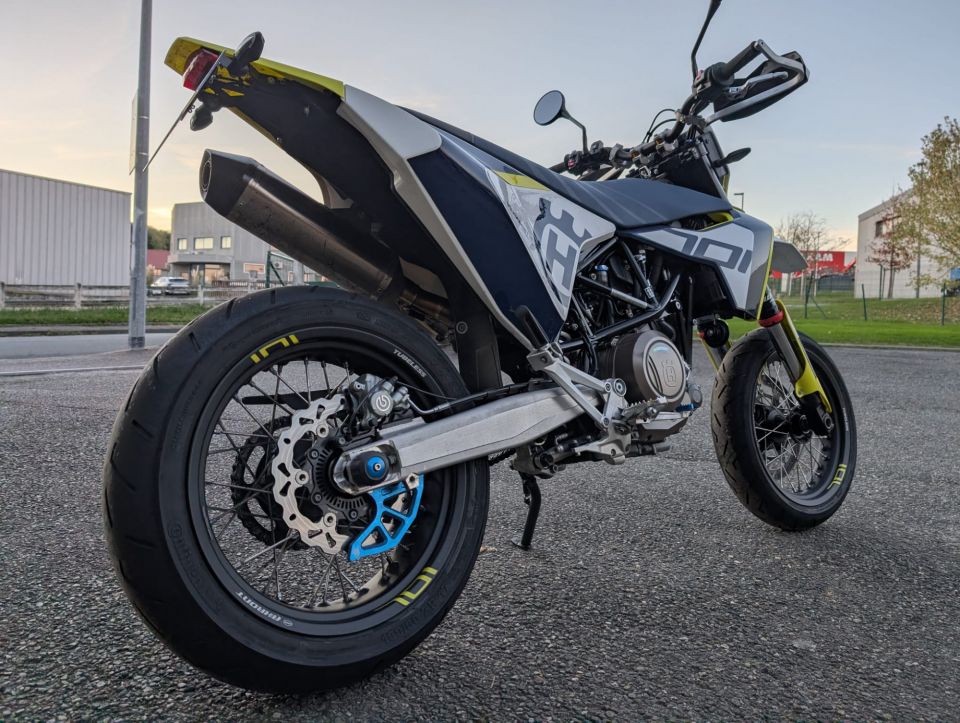 HUSQVARNA 701 SUPERMOTO 4
