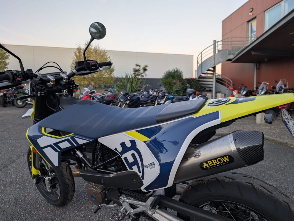 HUSQVARNA 701 SUPERMOTO 4