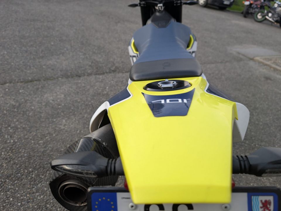 HUSQVARNA 701 SUPERMOTO 4
