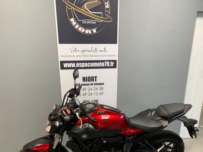 YAMAHA MT-07 4