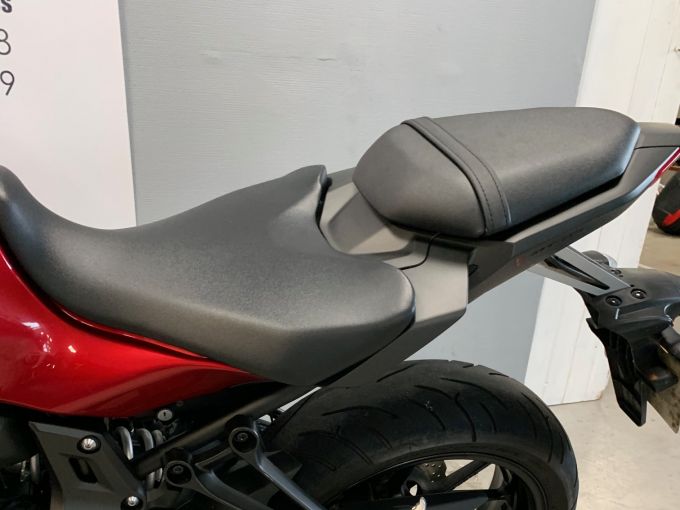 YAMAHA MT-07 4