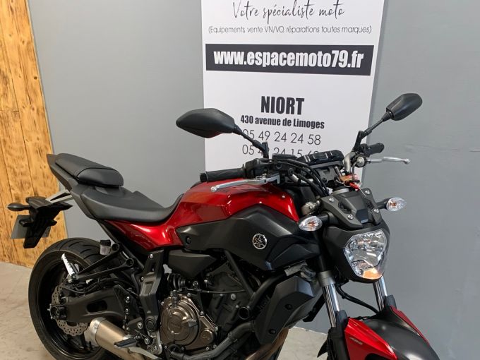 YAMAHA MT-07 4