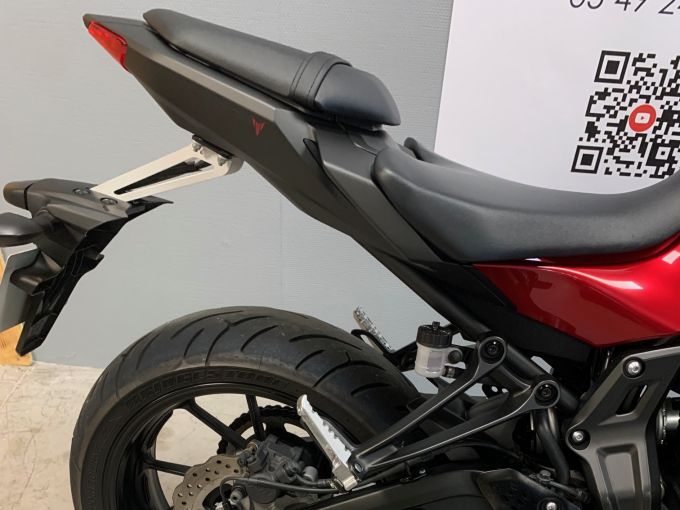 YAMAHA MT-07 4
