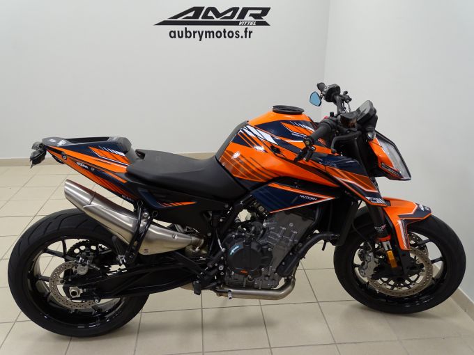 KTM 890 DUKE 4