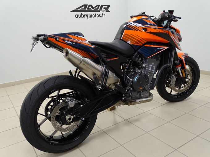 KTM 890 DUKE 4