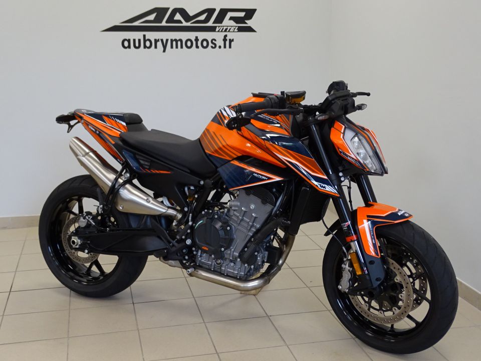 KTM 890 DUKE 4
