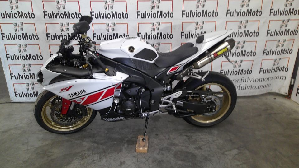 YAMAHA YZF 1000 R1 60TH 4