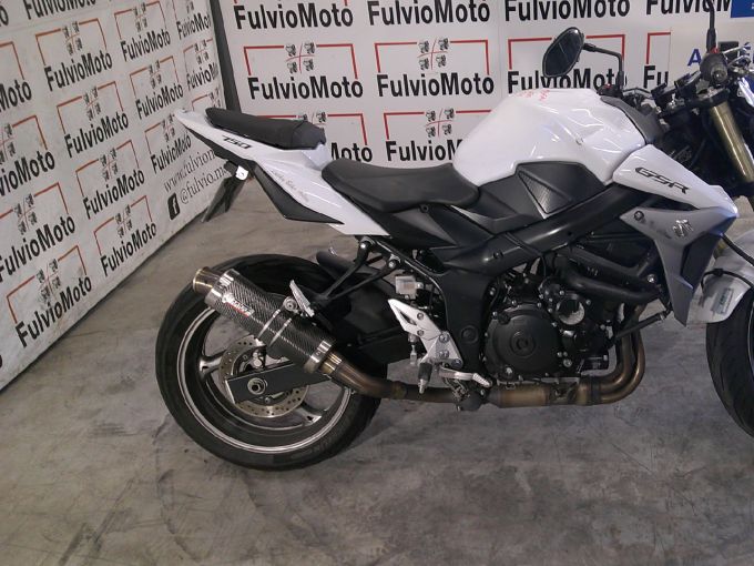 SUZUKI GSR 750 4