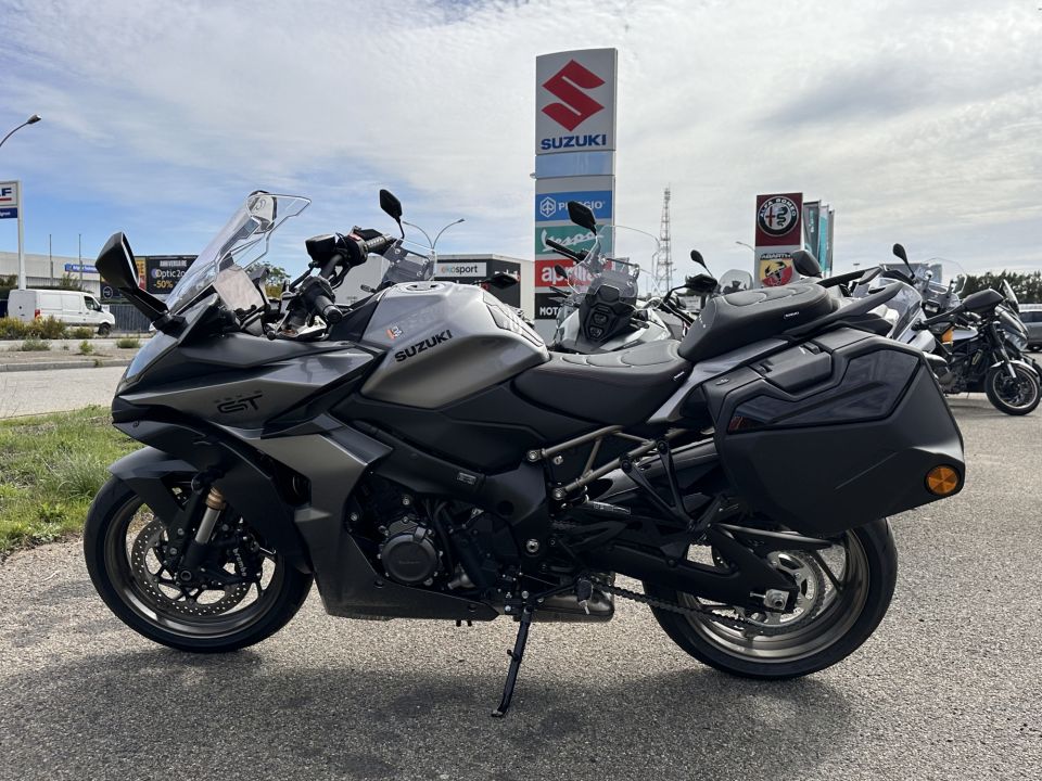 SUZUKI GSX-S 1000 GT 4