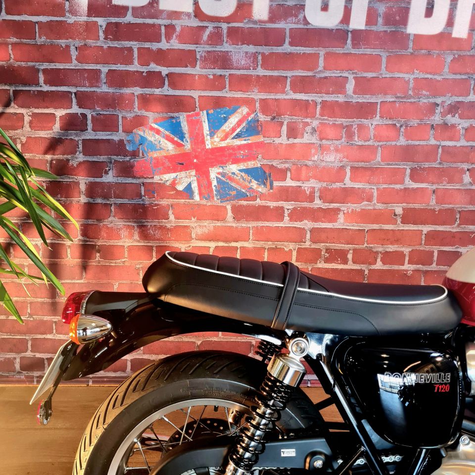TRIUMPH BONNEVILLE T120 4