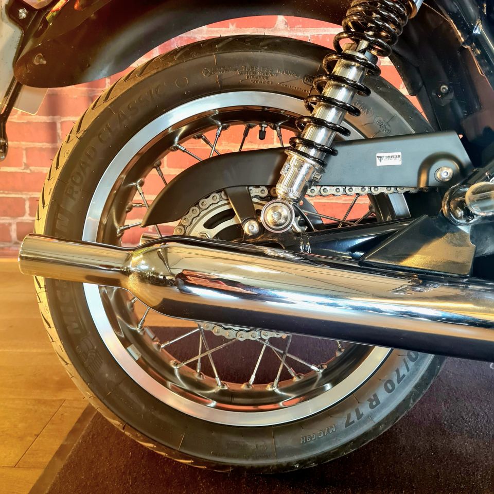 TRIUMPH BONNEVILLE T120 4