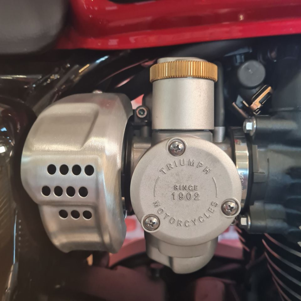 TRIUMPH BONNEVILLE T120 4