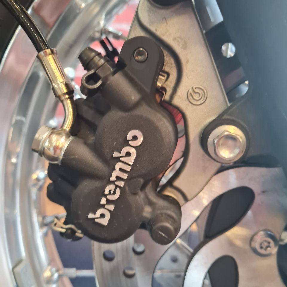 TRIUMPH BONNEVILLE T120 4