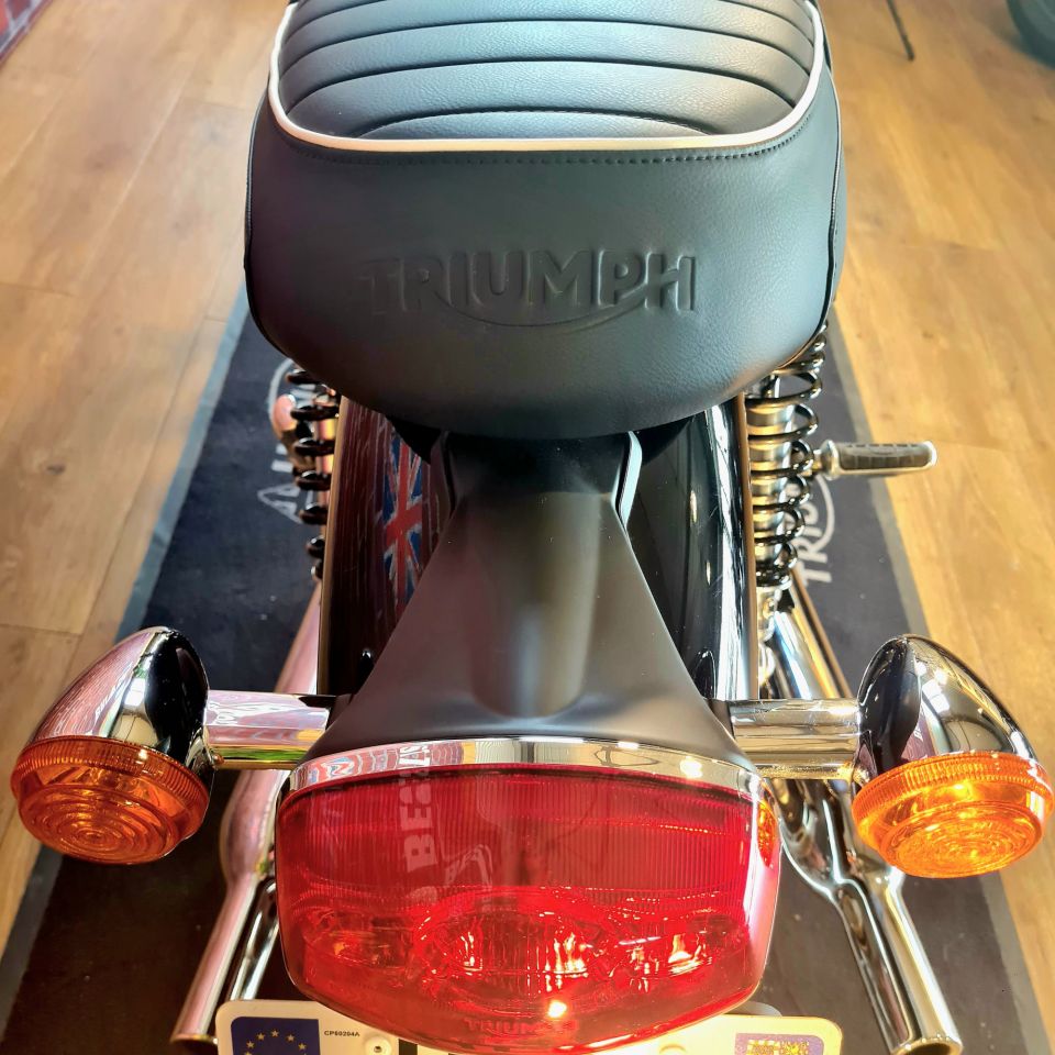 TRIUMPH BONNEVILLE T120 4