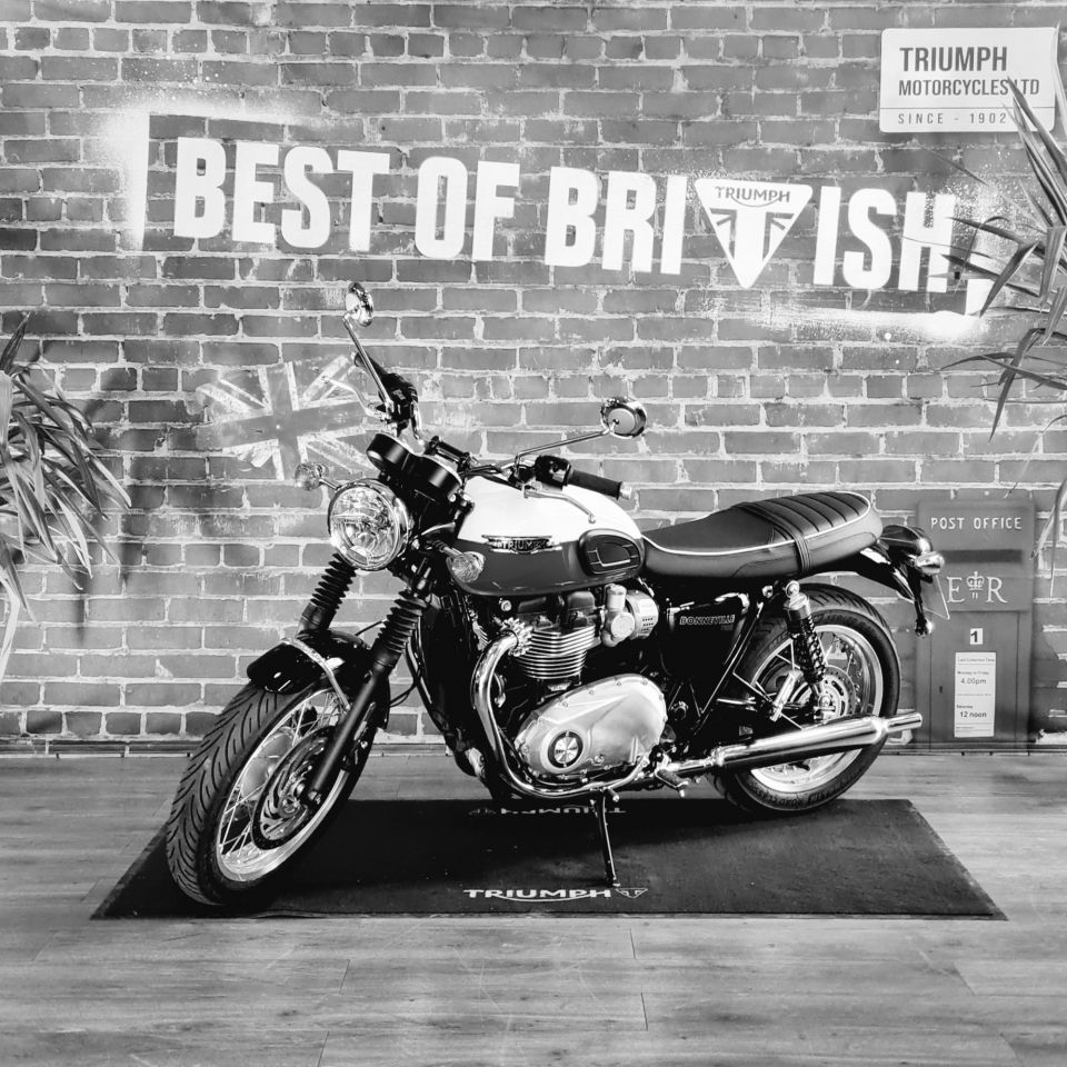TRIUMPH BONNEVILLE T120 4