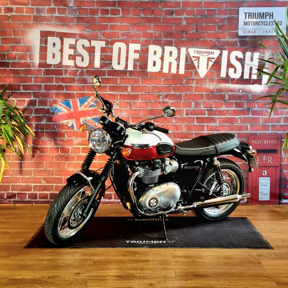 TRIUMPH BONNEVILLE T120 4