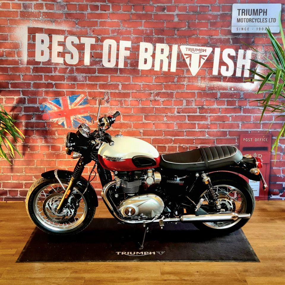 TRIUMPH BONNEVILLE T120 4
