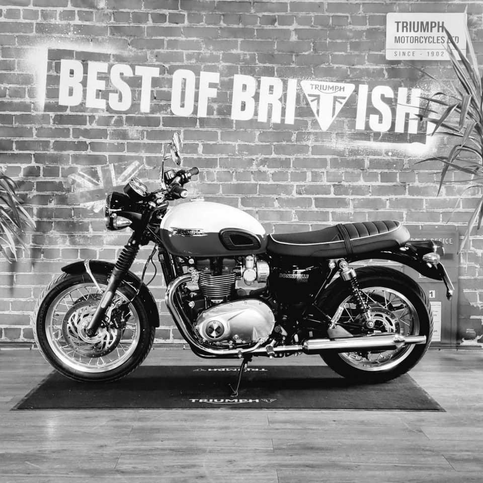 TRIUMPH BONNEVILLE T120 4