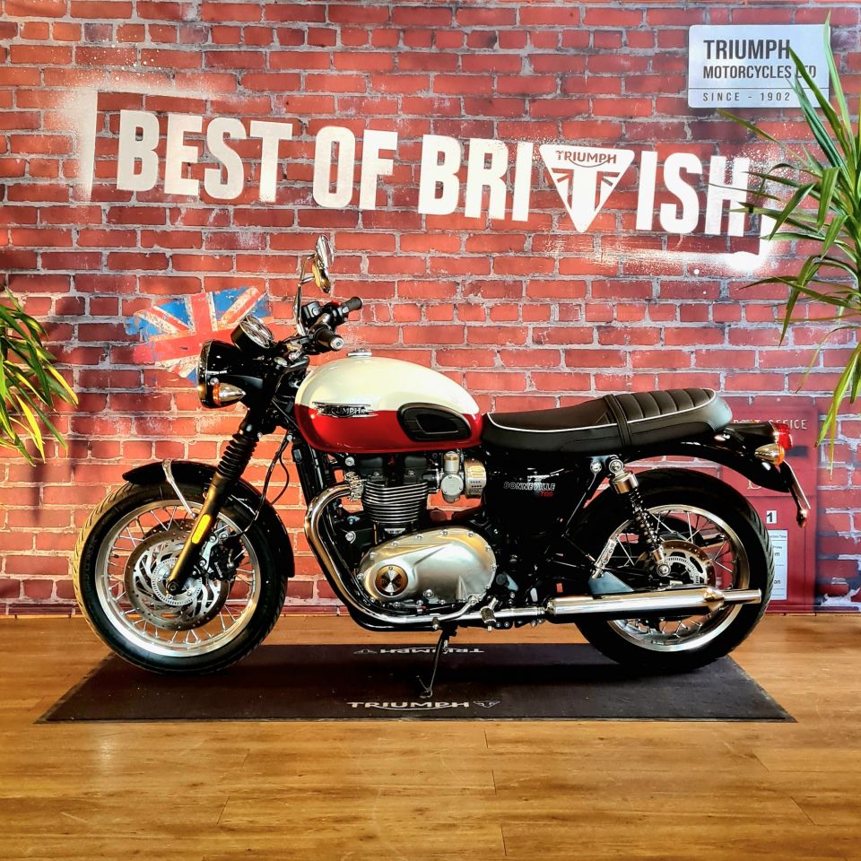 TRIUMPH BONNEVILLE T120 4