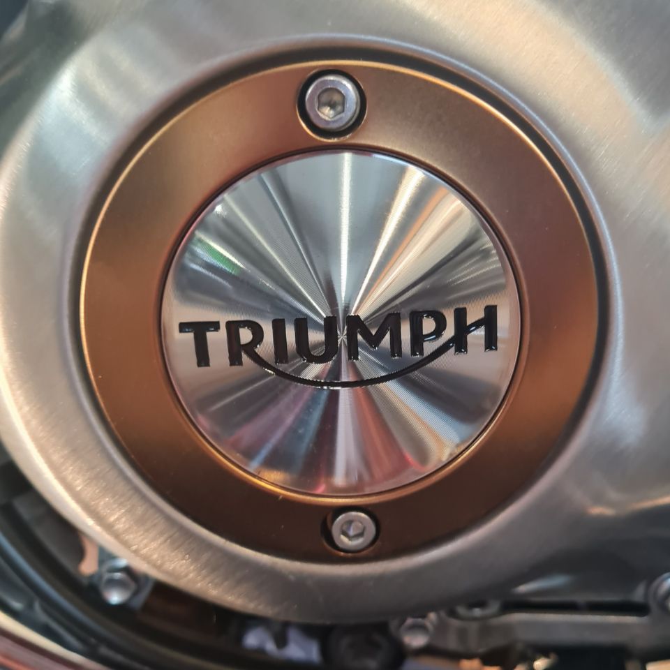 TRIUMPH BONNEVILLE T120 4