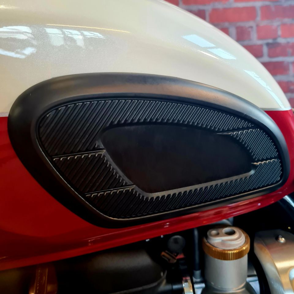 TRIUMPH BONNEVILLE T120 4