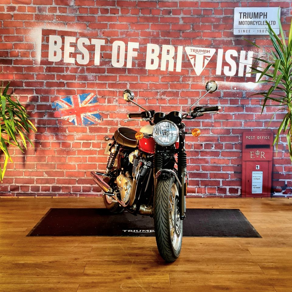 TRIUMPH BONNEVILLE T120 4