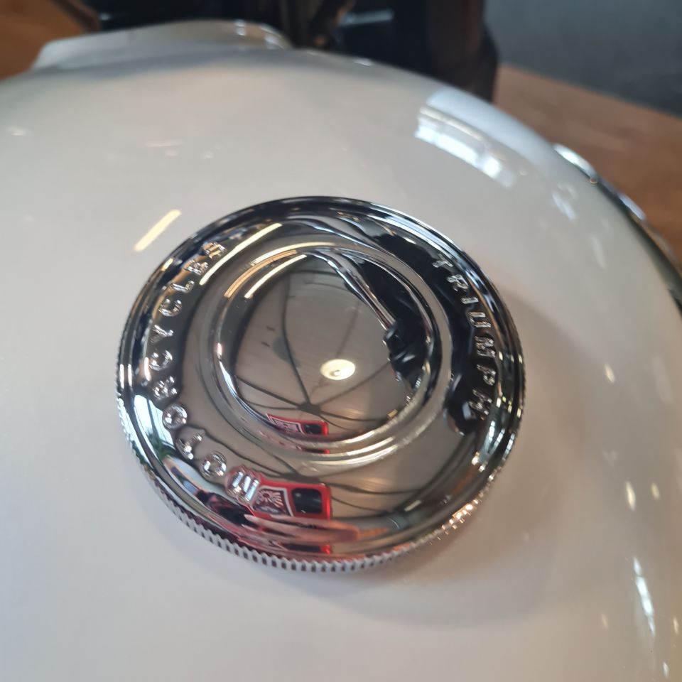 TRIUMPH BONNEVILLE T120 4