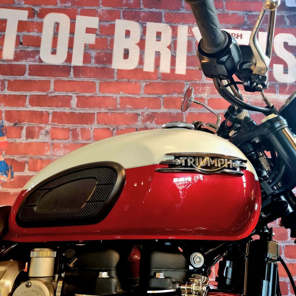 TRIUMPH BONNEVILLE T120 4