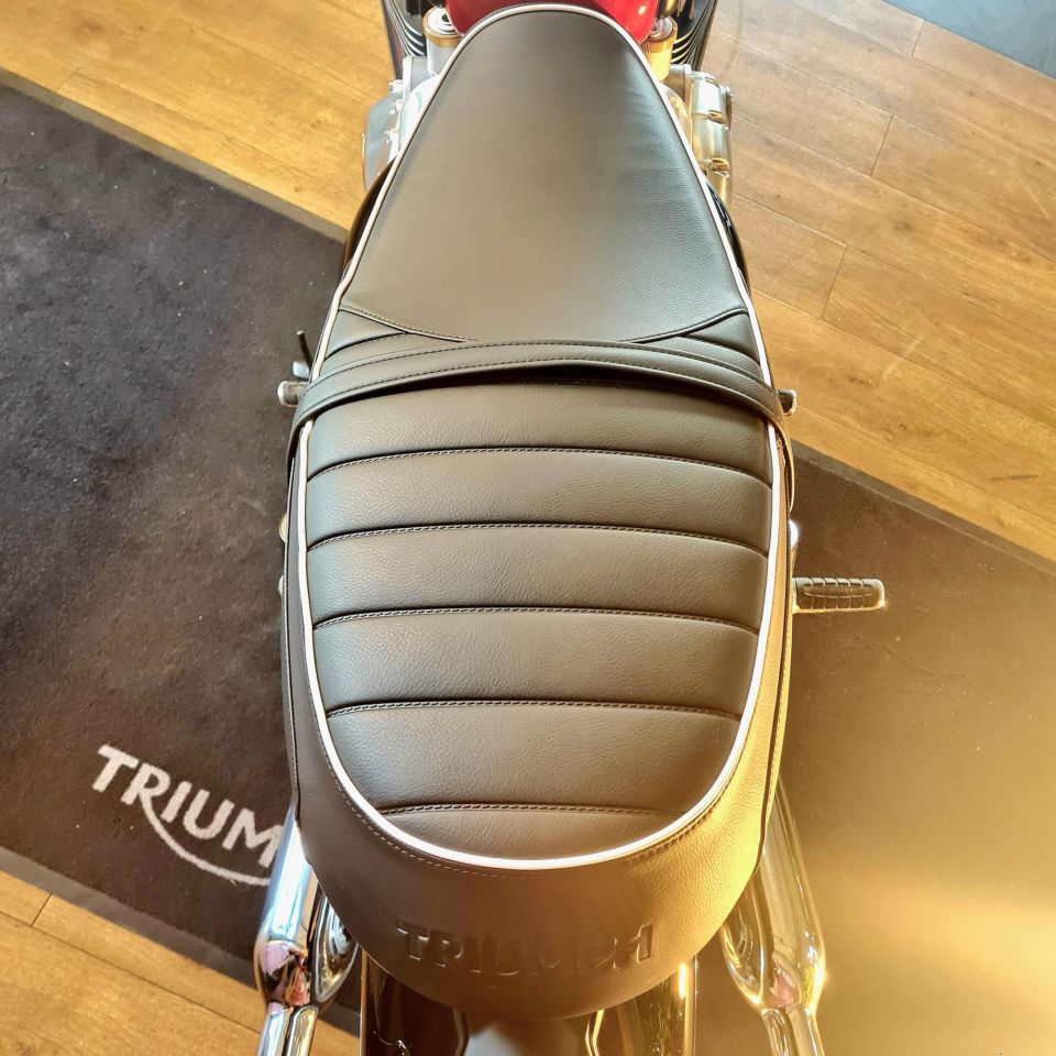 TRIUMPH BONNEVILLE T120 4