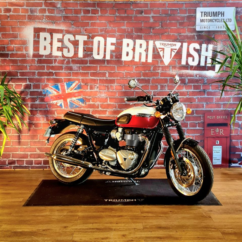 TRIUMPH BONNEVILLE T120 4