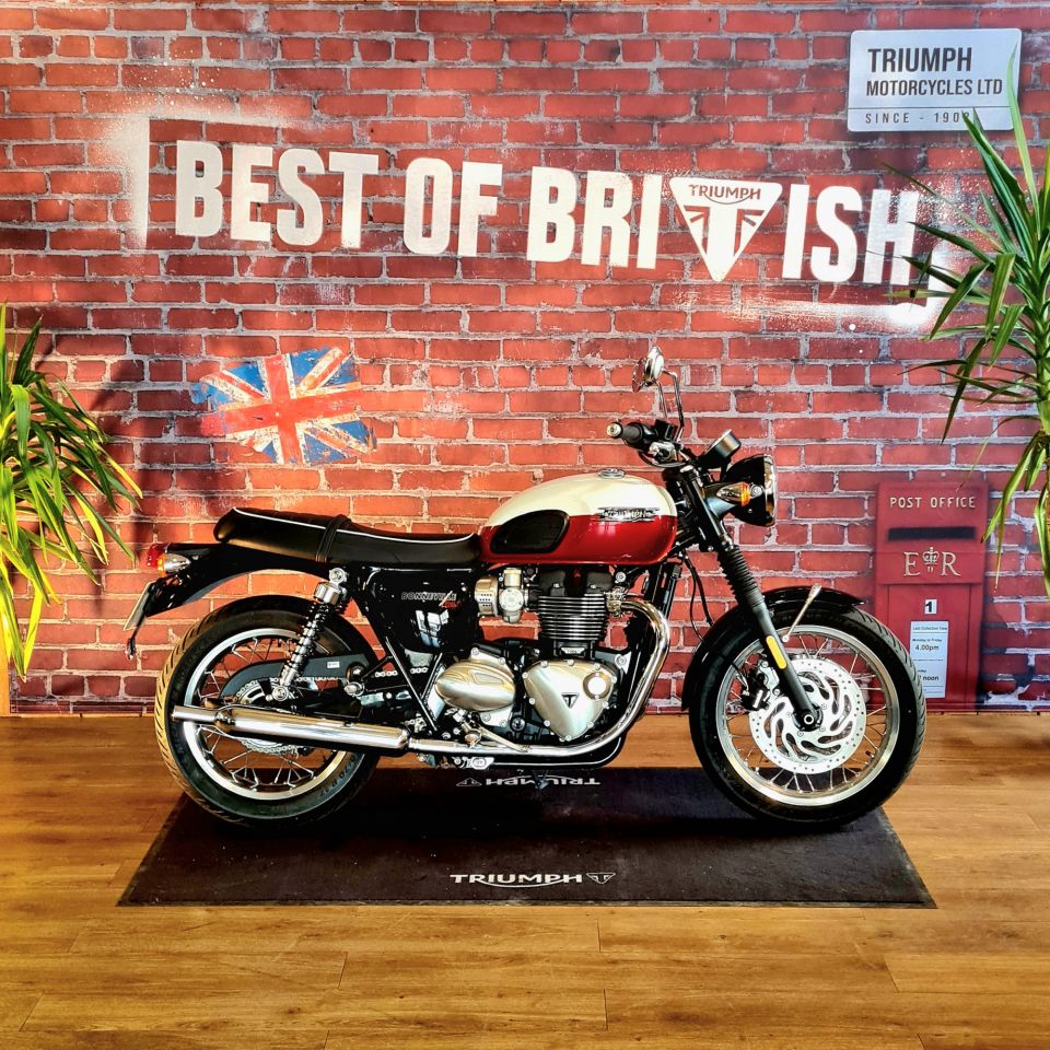 TRIUMPH BONNEVILLE T120 4
