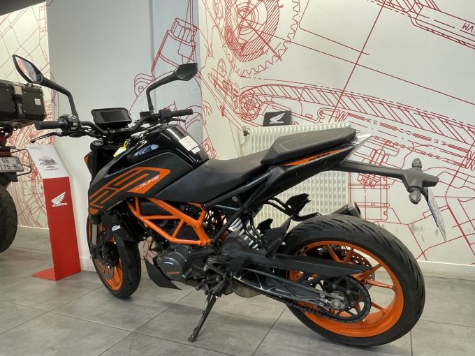 KTM 125 DUKE ABS 4